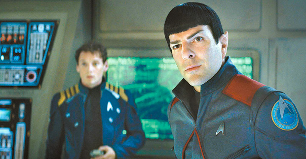 Anton Yelchin como Chekov e Zachary Quinto como Spock em 'Star Trek: Sem Fronteiras