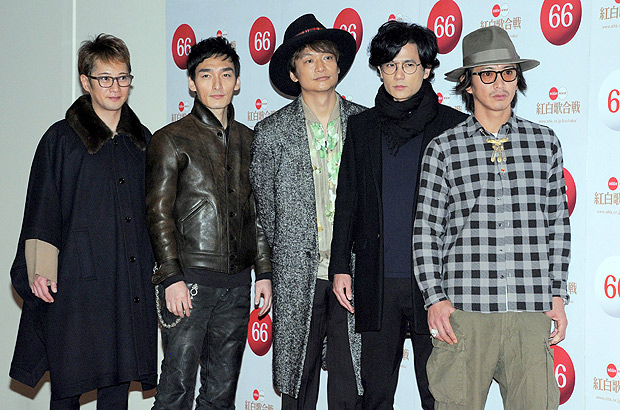 NO INTERNET (FILES) This file picture taken on December 30, 2015 shows members of the Japanese boy band SMAP (L to R) Masahiro Nakai, Tsuyoshi Kusanagi, Shingo Katori, Goro Inagaki and Takuya Kimura in Tokyo. Hugely popular Japanese boy band SMAP will break up at the end of the year, their management said on August 14, 2016, saddening their army of fans across Asia and marking the end of an era. / AFP PHOTO / JIJI PRESS / JIJI PRESS / - Japan OUT / NO INTERNET ORG XMIT: TOK4501