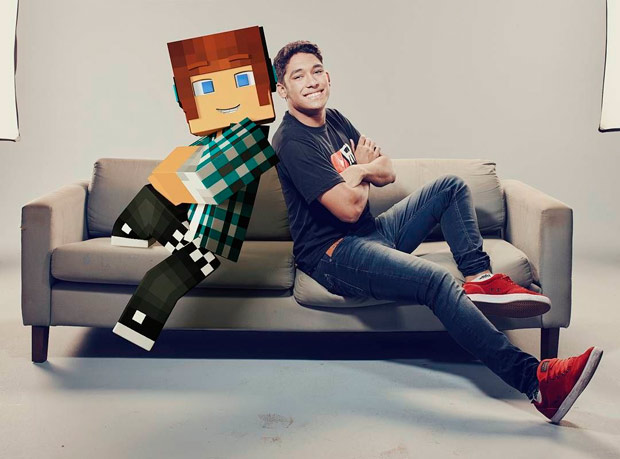 Marco Tulio, o youtuber Authenticgames, com personagem de Minecraft, jogo sobre o qual fala em seu canal Crdito Divulgao