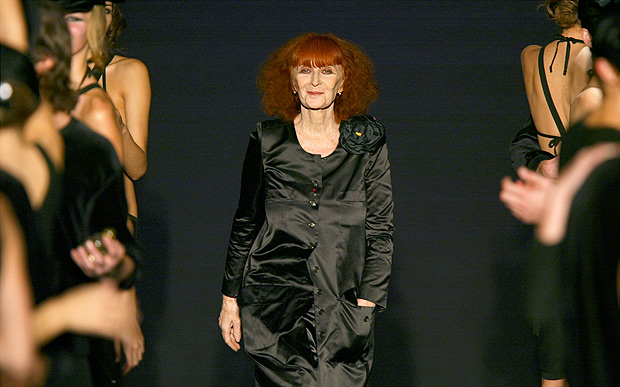 Models applaud French designer Sonia Rykiel at the end of her Spring-Summer ready-to-wear women's fashion collection for 2004 in Paris, France, October 9, 2003. Sonia Rykiel, known for her brightly coloured striped outfits, has died at the age of 86, the parent company of the fashion label she founded said August 25, 2016. REUTERS/Charles Platiau/File Photo