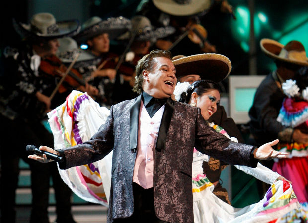 O cantor mexicano Juan Gabriel em apresentao no 10 Grammy Latino em Las Vegas, em 2009