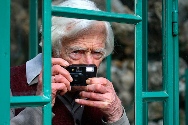 (FILES) This file photo taken on March 10, 2009 shows French photographer and reporter Marc Riboud, 85, posing at the Musee de la vie romantique/Musee Renan-Scheffer (Romantic Life Museum) for the inauguration of an exhibition entiltled 
