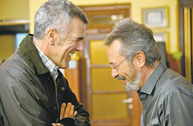 Os atores Dady Brieva e Oscar Martnez em cena do longa de Gastn Duprat e Mariano Cohn, El Ciudadano Ilustre