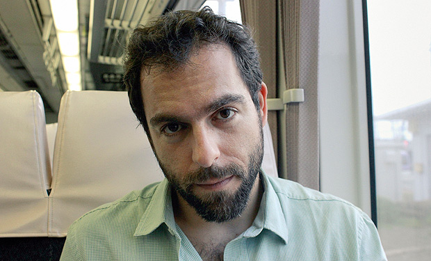O escritor Daniel Galera, que lanca 