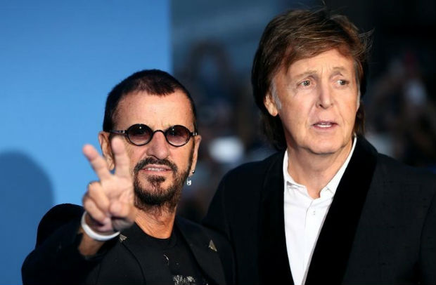 Ringo Starr e Paul McCartney durante lanamento de documentrio dos Beatles