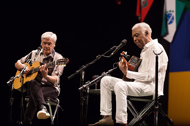 Caetano Veloso e Gilberto Gil durante show da turn 