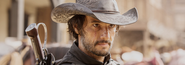 Rodrigo Santoro no papel de Hector Escaton, vilo da srie "Westworld", da HBO