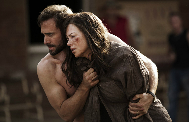 Joseph Fiennes e Nicole Kidman em cena de 'Strangerland