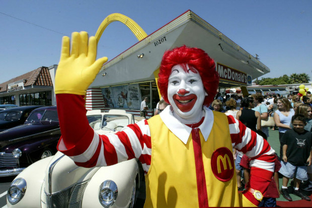 Ronald McDonald em restaurante, em 2003; Defensoria recorre  Justia contra uso de personagem