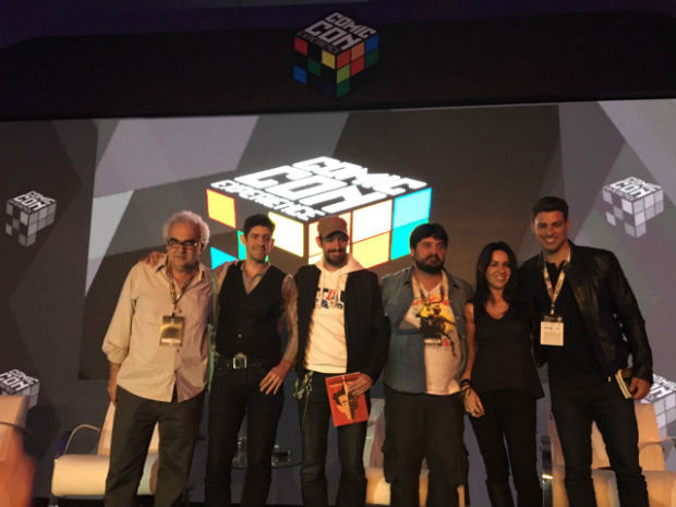 Milton Hatoum, Fábio Moon, Gabriel Bá, Rodrigo Fonseca, Maria Camargo e Cauã Reymond em painel da Comic Con Experience 2016
