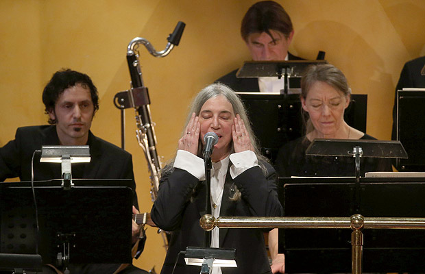 Patti Smith canta em Estocolmo na entrega do Nobel de Literatura a Bob Dylan, que no foi  cerimnia