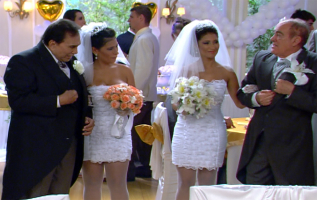 Ded Santana e Renato Arago se casam com Simone e Simaria em cena de 