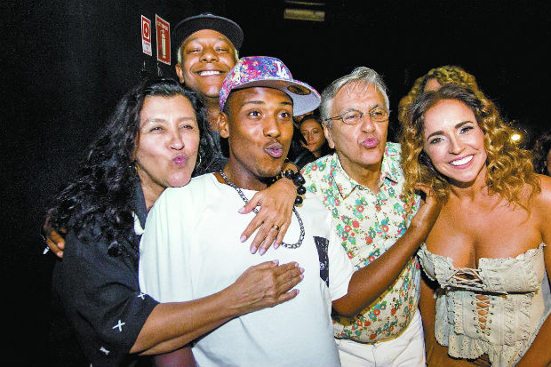 Regina Cas, MC Beijinho, Caetano Veloso e Daniela Mercury: beicinhos na pr-estreia do filme 'Ax', em Salvador