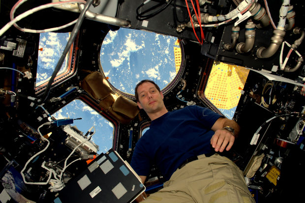 DJ Yuksek e astronauta Thomas Pesquet em clipe interestelar