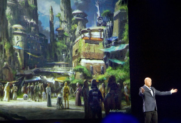 Bob Iger, CEO da Disney, anunciou abertura de parques do Star Wars para 2019 