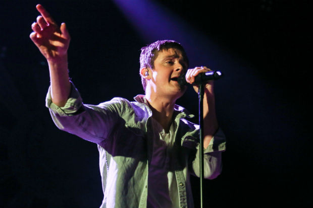 O vocalista Tom Chaplin durante show da banda inglesa Keane em So Paulo, em 2013