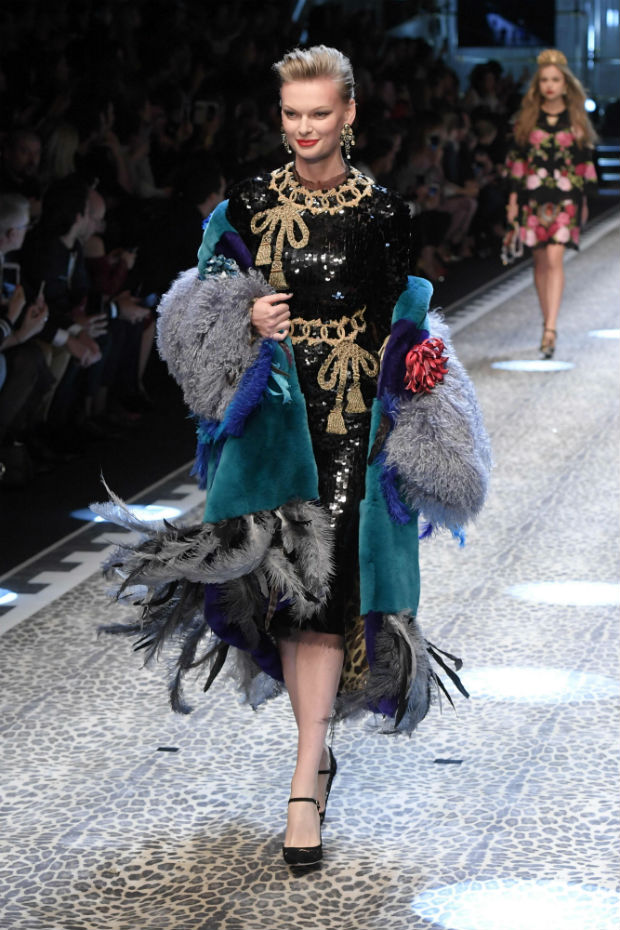 Modelo no desfile de Dolce & Gabbana em Milo