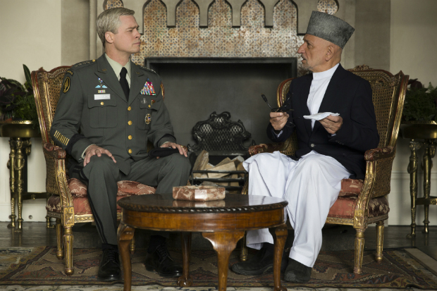 Brad Pitt interpreta o general Glenn McMahon em "War Machine", novo filme da Netflix
