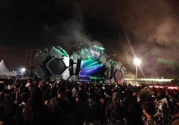 Palco Perry's lotado durante o set do DJ prodgio Martin Garrix.