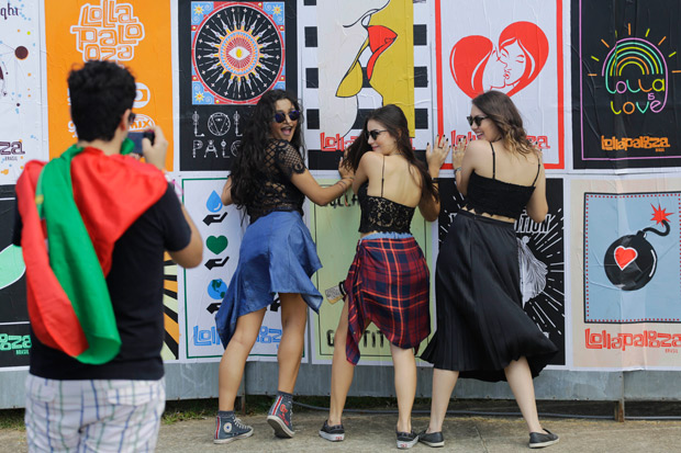 Pblico chega para o segundo dia do Lollapalooza, no autdromo