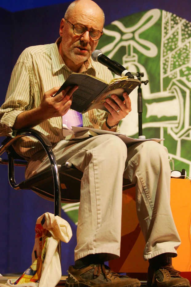 O escritor gaúcho, João Gilberto Noll durante palestra na sexta edição da Flip, em Paraty 