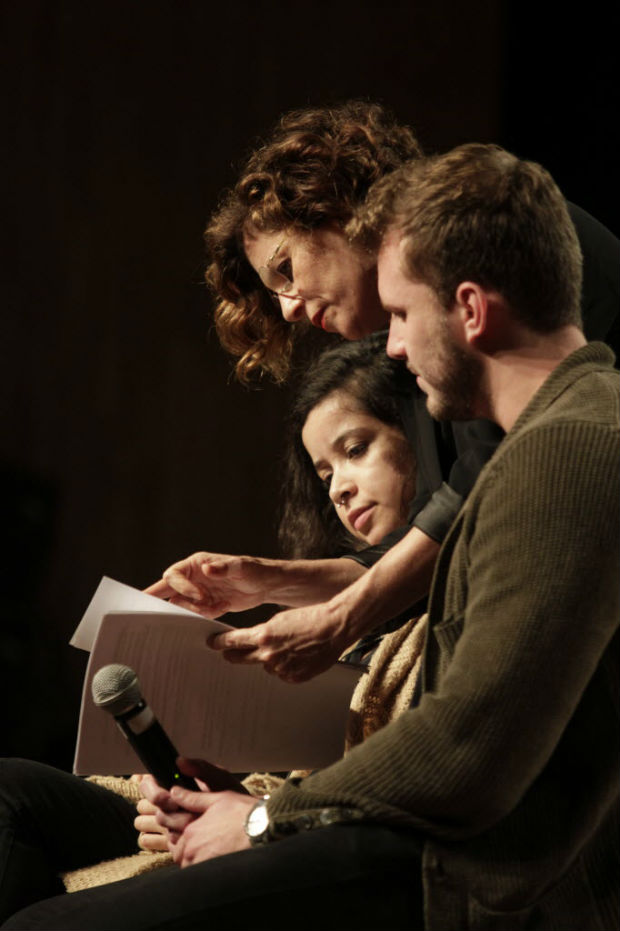 Debora Bloch (ao centro) apresenta 'Blank' em Curitiba, com Ana Paula Wanheinburg e Matheus Ruggeri 