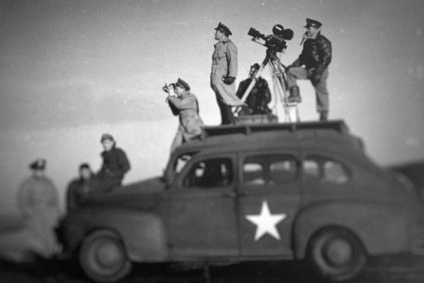 John Ford grava propaganda contra a Segunda Guerra para o Exrcito dos Estados Unidos