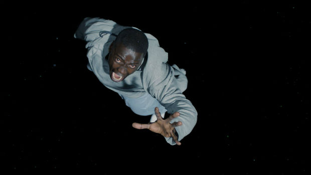 Daniel Kaluuya  o fotgrafo Chris no thriller "Corra!", de Jordan Peele