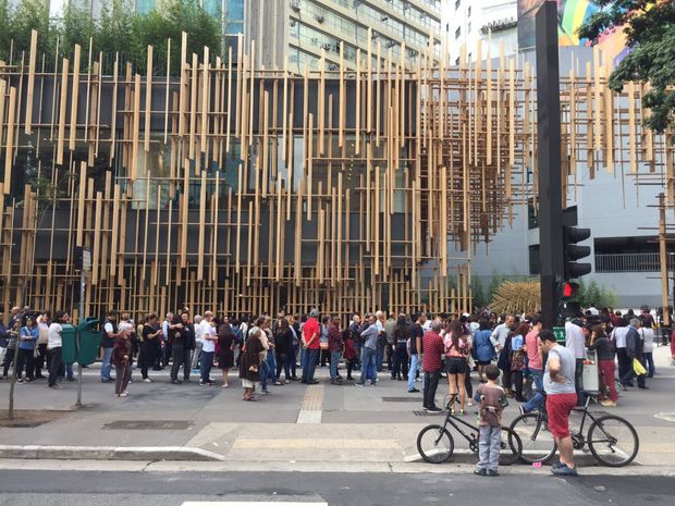 Filas na porta do centro cultural Japan House, inaugurado neste fim de semana na avenida Paulista