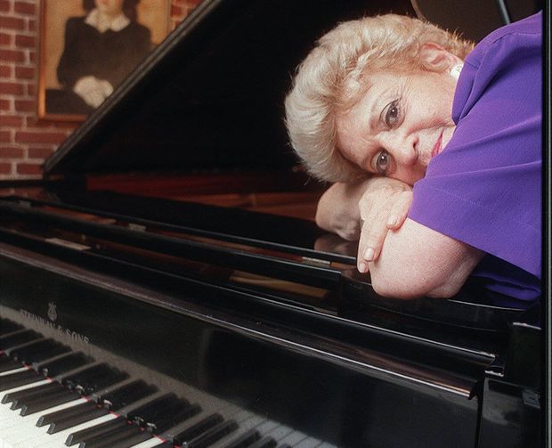 A pianista clssica Yara Bernette