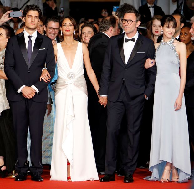 O diretor Michel Hazanavicius e os atores Louis Garrel, Stacy Martin and Berenice Bejo durante o Festival de Cannes