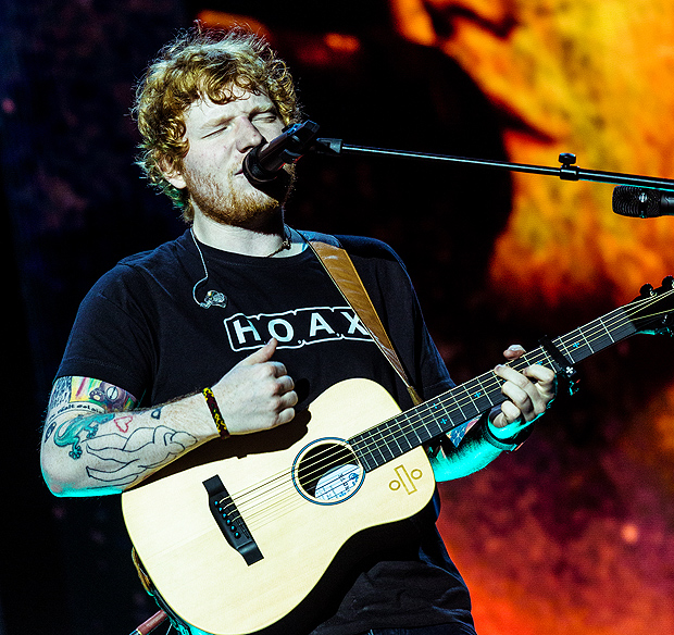 O britnico Ed Sheeran durante show em So Paulo neste domingo (28)