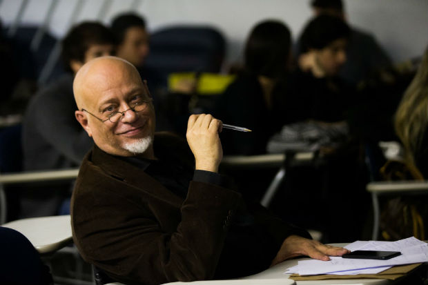 O filsofo e colunista da Folha Luiz Felipe Pond, que lana 'Marketing Existencial', em sala da Faap, onde  professor