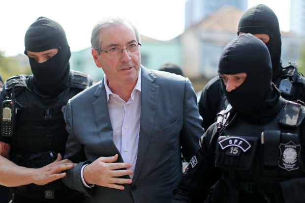 Após noite na carceragem da Polícia Federal, Eduardo Cunha chega ao IML de Curitiba