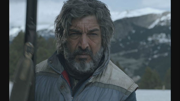 Em 'Neve Negra', Ricardo Darn interpreta Salvador, homem que vive em cabana na Patagnia