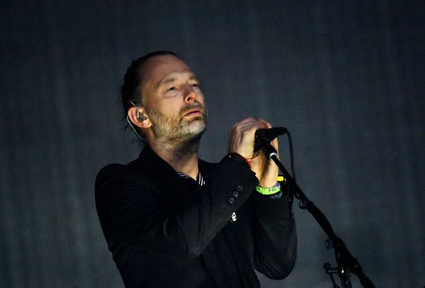 O vocalista da banda Radiohead Thom Yorke em apresentao nesta sexta (23) no festival Glastonbury