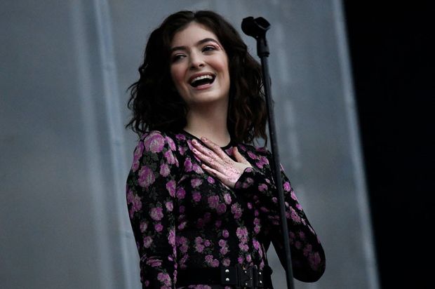 A cantora Lorde no Festival de Glanstonbury de 2017