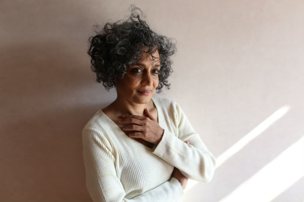 A escritora indiana Arundhati Roy