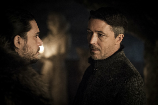 Jon Snow (Kit Harington) e Petyr 'Mindindo' Baelish (Aidan Gillen) no segundo episdio da 7 temporada de 'Game of Thrones