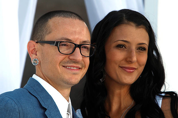 FILE PHOTO: Chester Bennington of Linkin Park and wife Talinda arrive at the 2012 Billboard Music Awards in Las Vegas, Nevada, May 20, 2012. REUTERS/Steve Marcus/File Photo ORG XMIT: LAV202