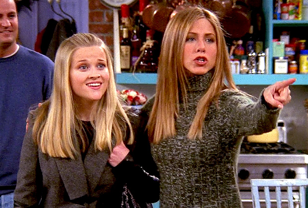 Jennifer Aniston e Reese Witherspoon em cena da srie 'Friends'