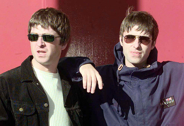 Os irmos Liam ( direita) e Noel Gallagher, integrantes do Oasis