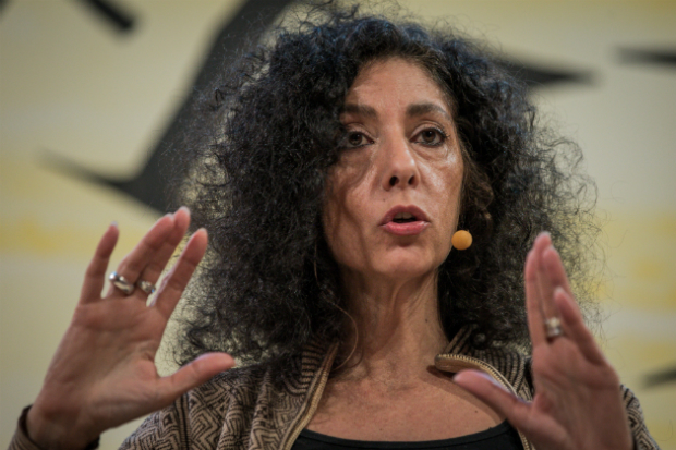 A jornalista argentina Leila Guerriero na mesa Trtski nos Trpicos, na Flip