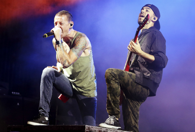 Chester Bennington e Mike Shinoda durante show de 2014 em Nova Jersey, EUA