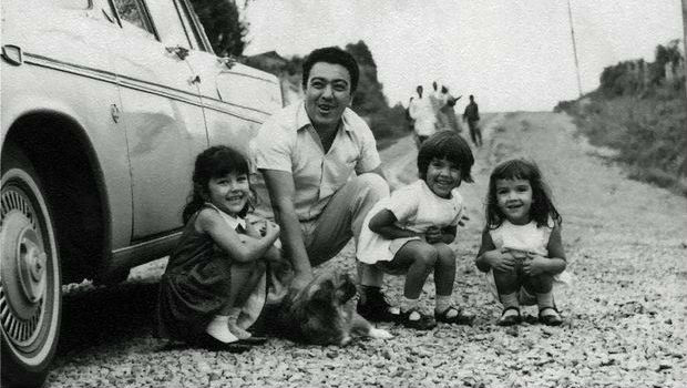 Mauricio de Sousa, e suas trs primeiras filhas, Maringela, Monica e Magali, no incio dos anos 1960