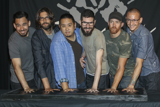Membros do Linkin Park durante evento em Los Angeles, EUA, em 2014 