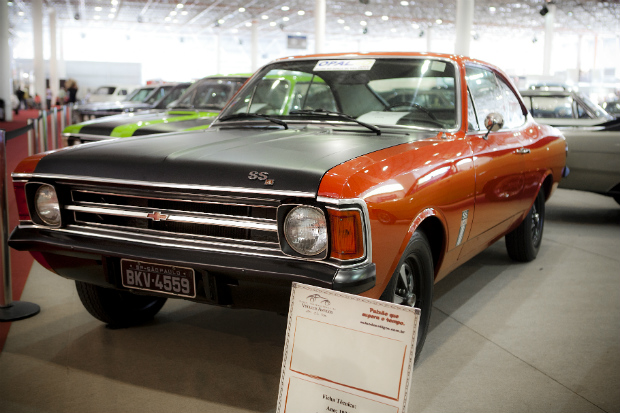 Opala SS-4 1974 no Salo internacional de carros antigos no pavilho de exposies do Anhembi, em 2012
