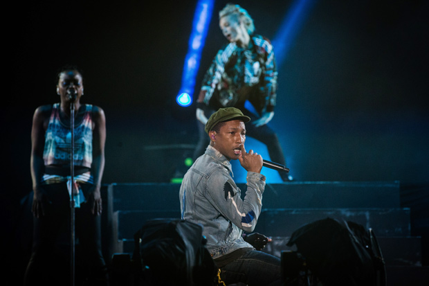 SAO PAULO, SP, BRASIL, 29-03-2015, 20h15: Show do cantor Pharrell Williams, no palco Skol, no segundo dia do festival Lollapalooza, no autodromo de Interlagos em Sao Paulo. (Foto: Eduardo Anizelli/Folhapress, ILUSTRADA)