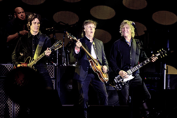 Paul McCartney e banda durante show realizado no Mineiro em Belo Horizonte