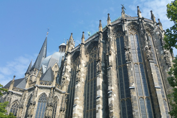 Catedral de Aachen, na Alemanha, foi construda a pedido de Carlos Magno